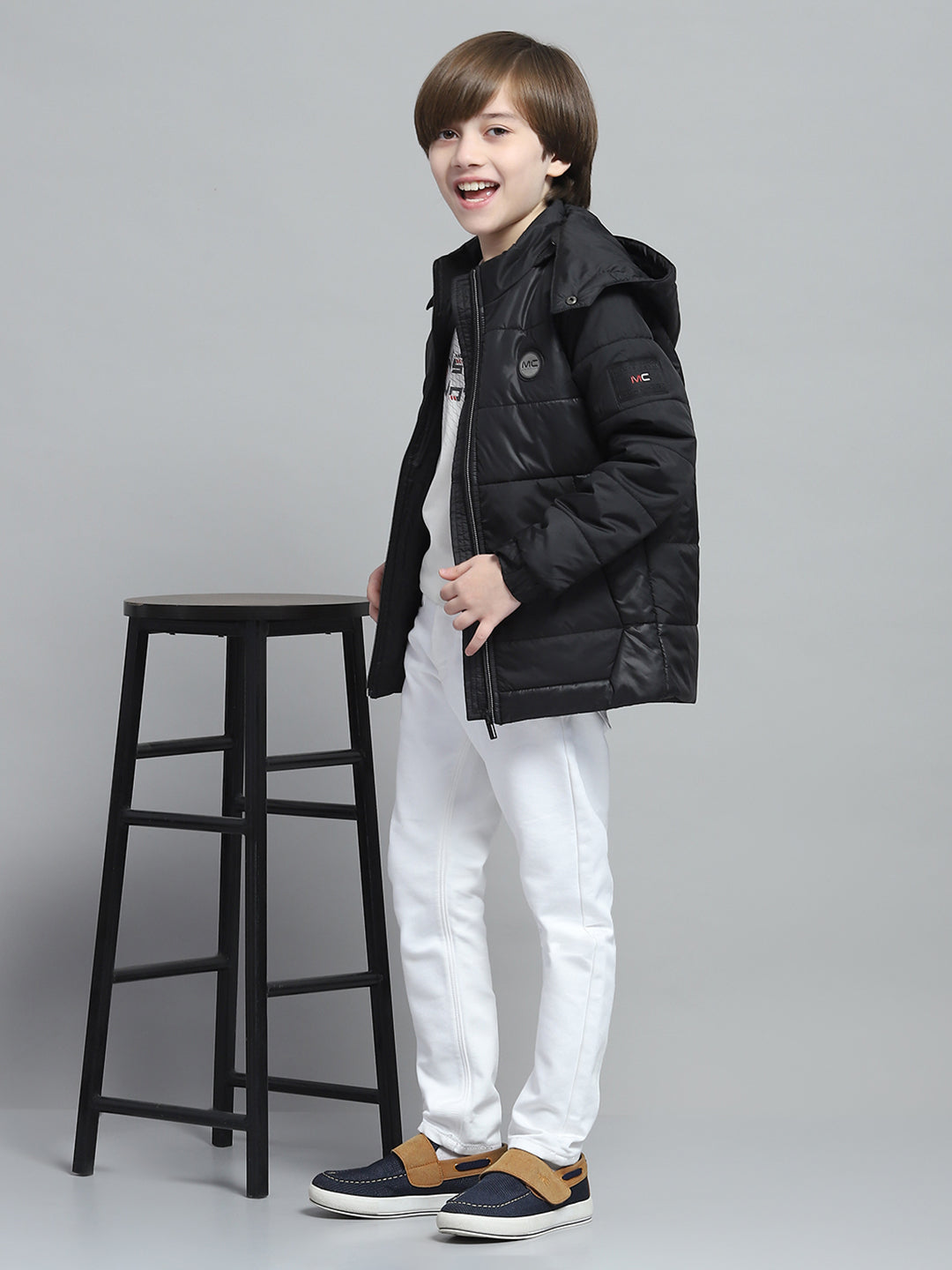 Boys Black Solid Hooded Full Sleeve Jacket