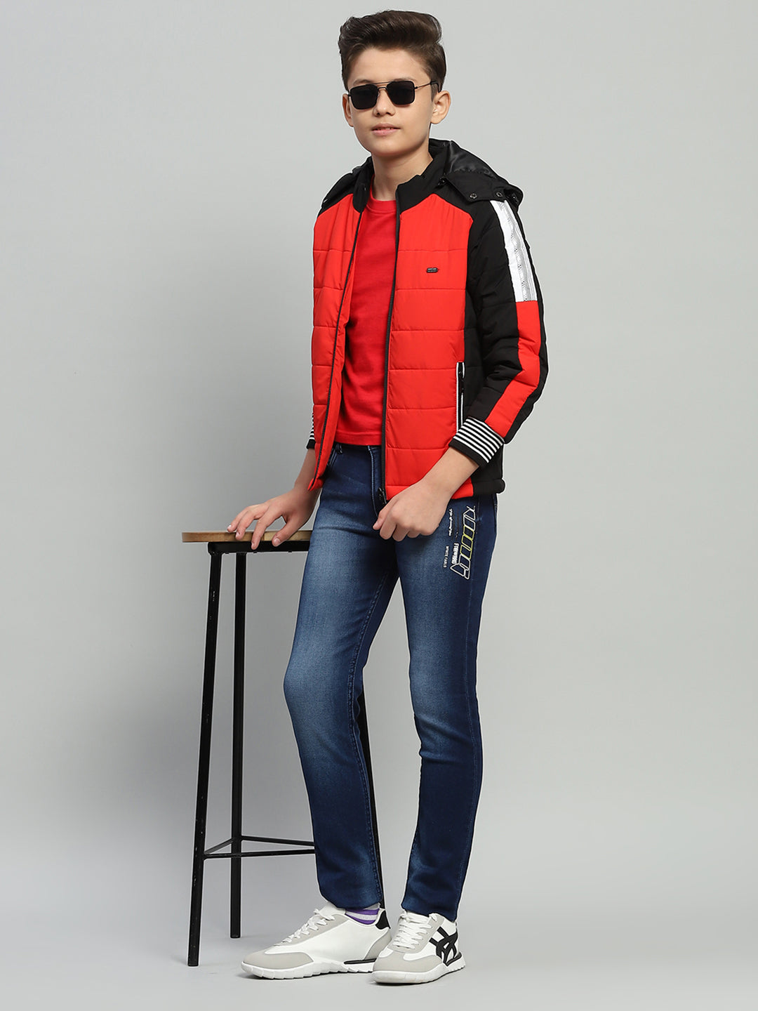 Boys Red Solid Hooded Full Sleeve Jacket