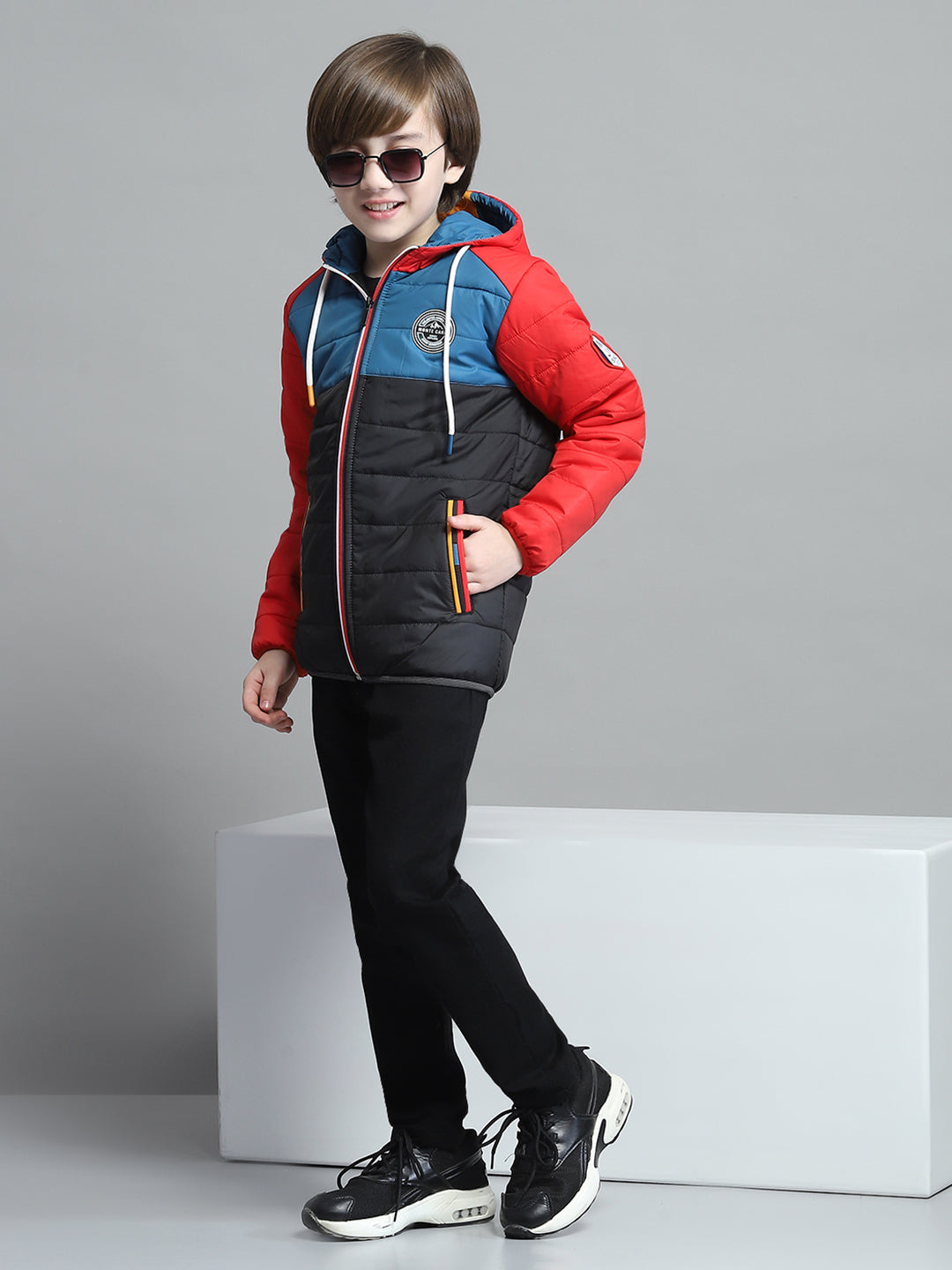 Boys Black & Red Solid Hooded Full Sleeve Jacket