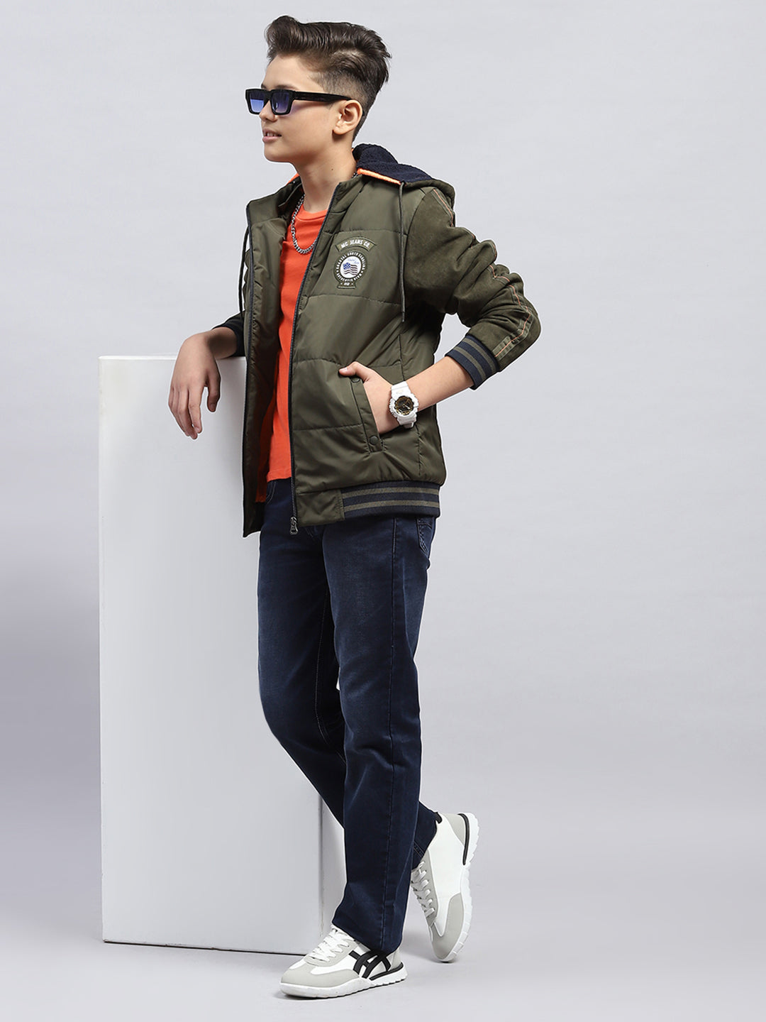 Boys Olive Solid Hooded Full Sleeve Jacket