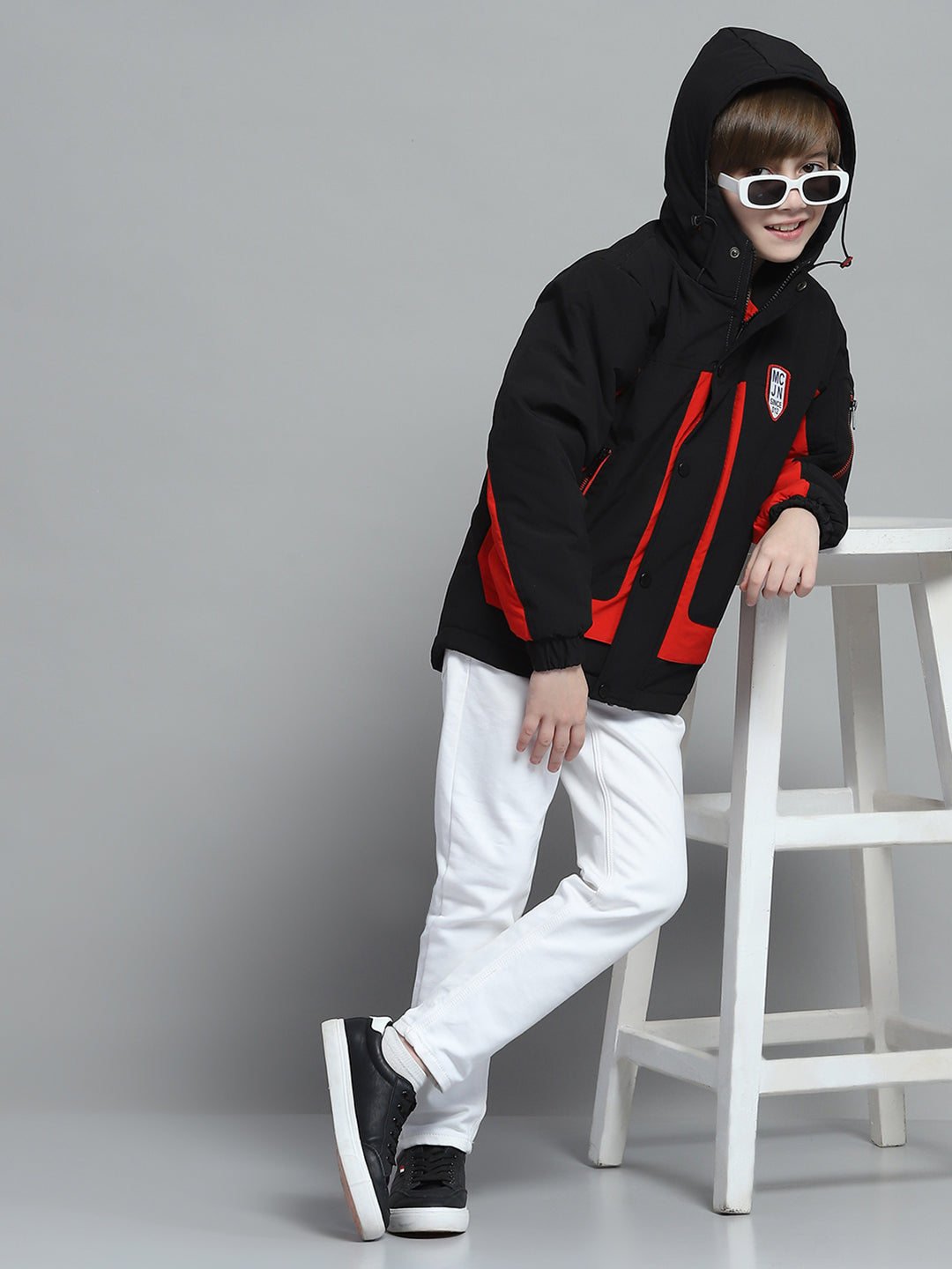 Boys Black Solid Hooded Full Sleeve Jacket