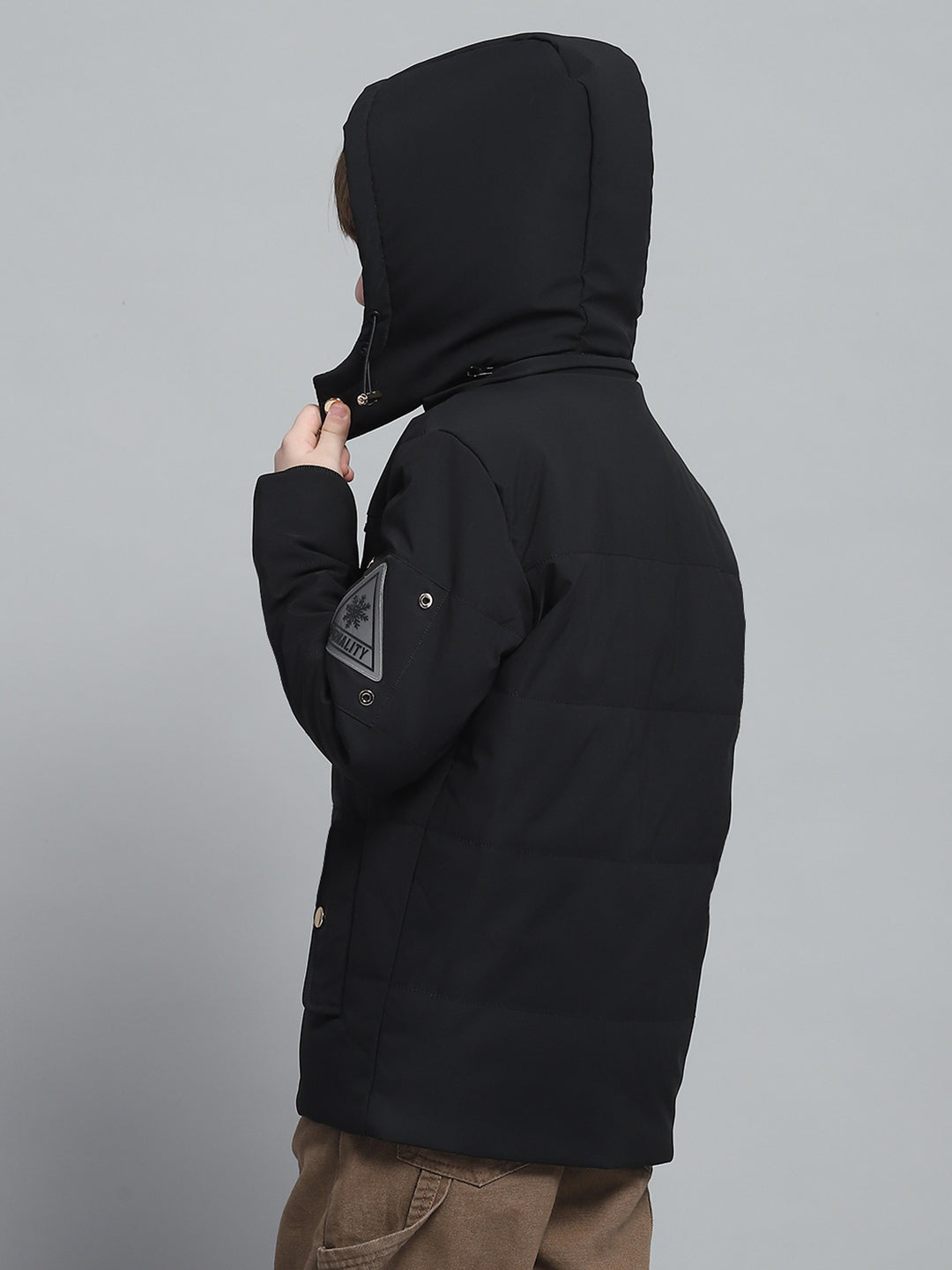 Boys Black Solid Hooded Full Sleeve Jacket