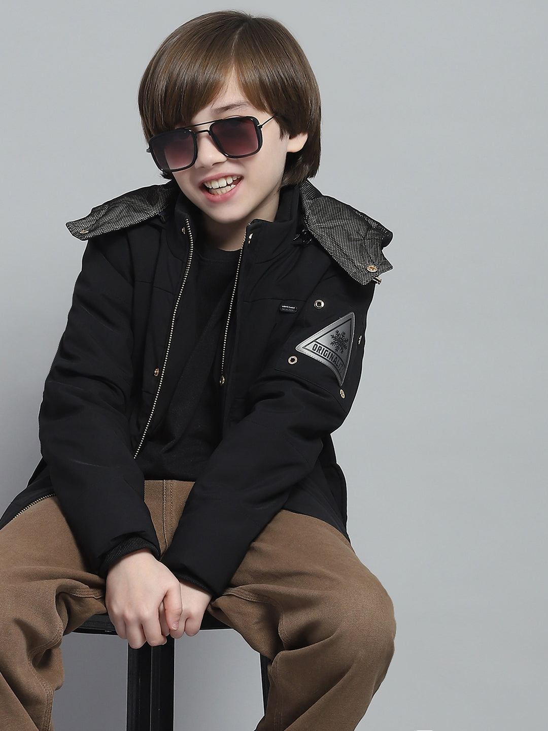 Boys Black Solid Hooded Full Sleeve Jacket
