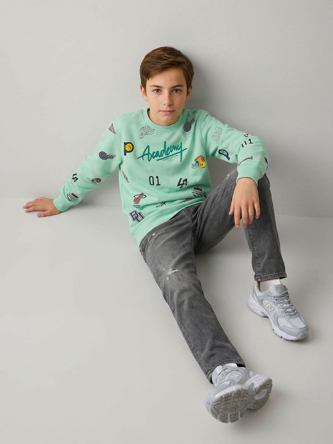 Boys Grey Printed Round Neck Full Sleeve Sweatshirt