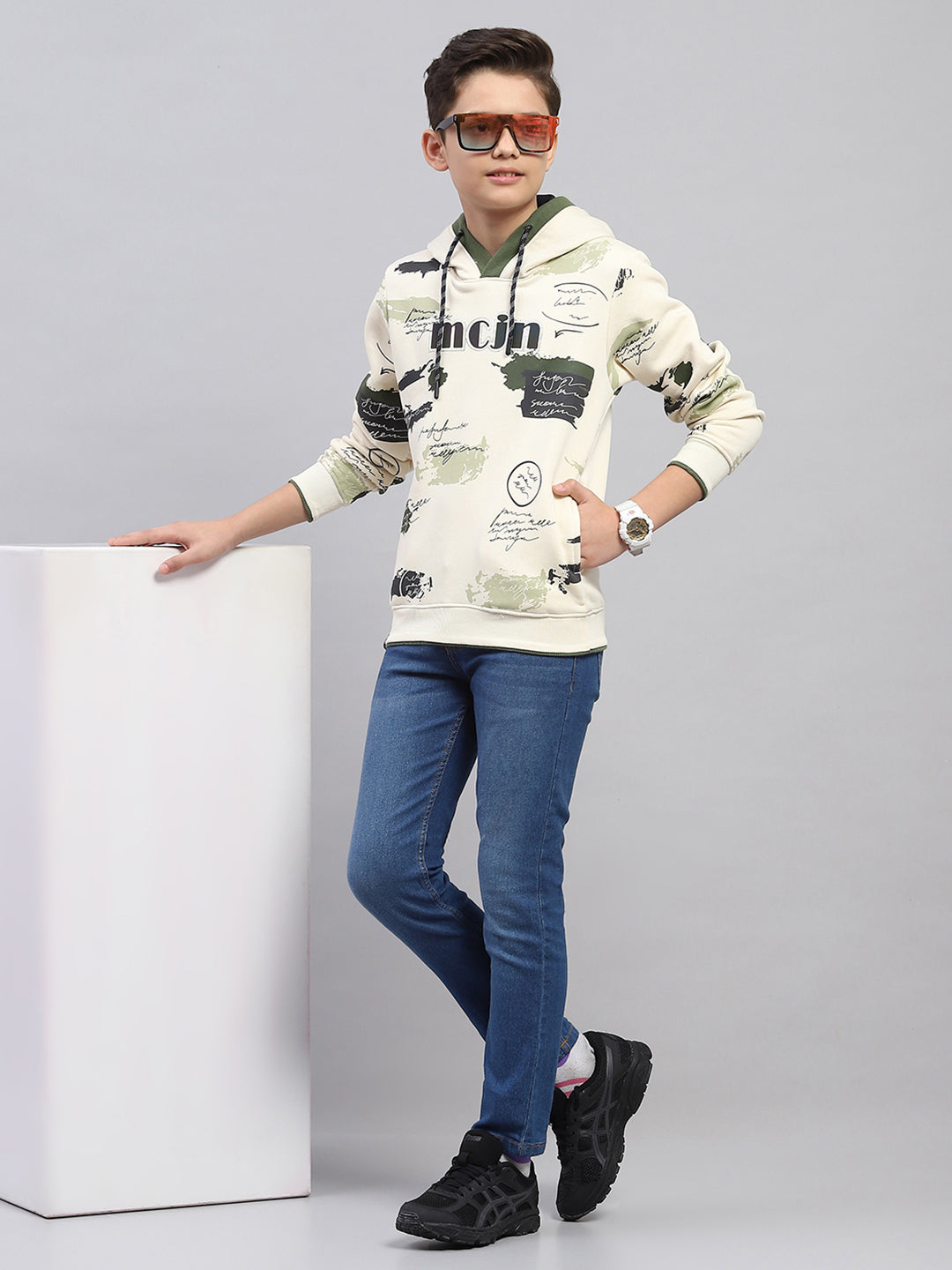 Boys Off White Printed Hooded Full Sleeve Sweatshirt
