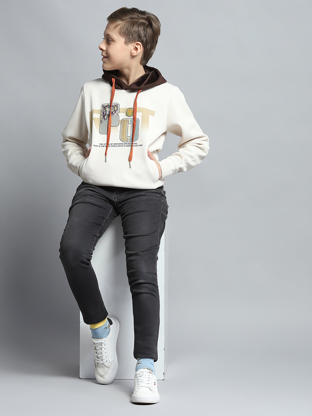 Boys Off White Printed Hooded Full Sleeve Sweatshirt