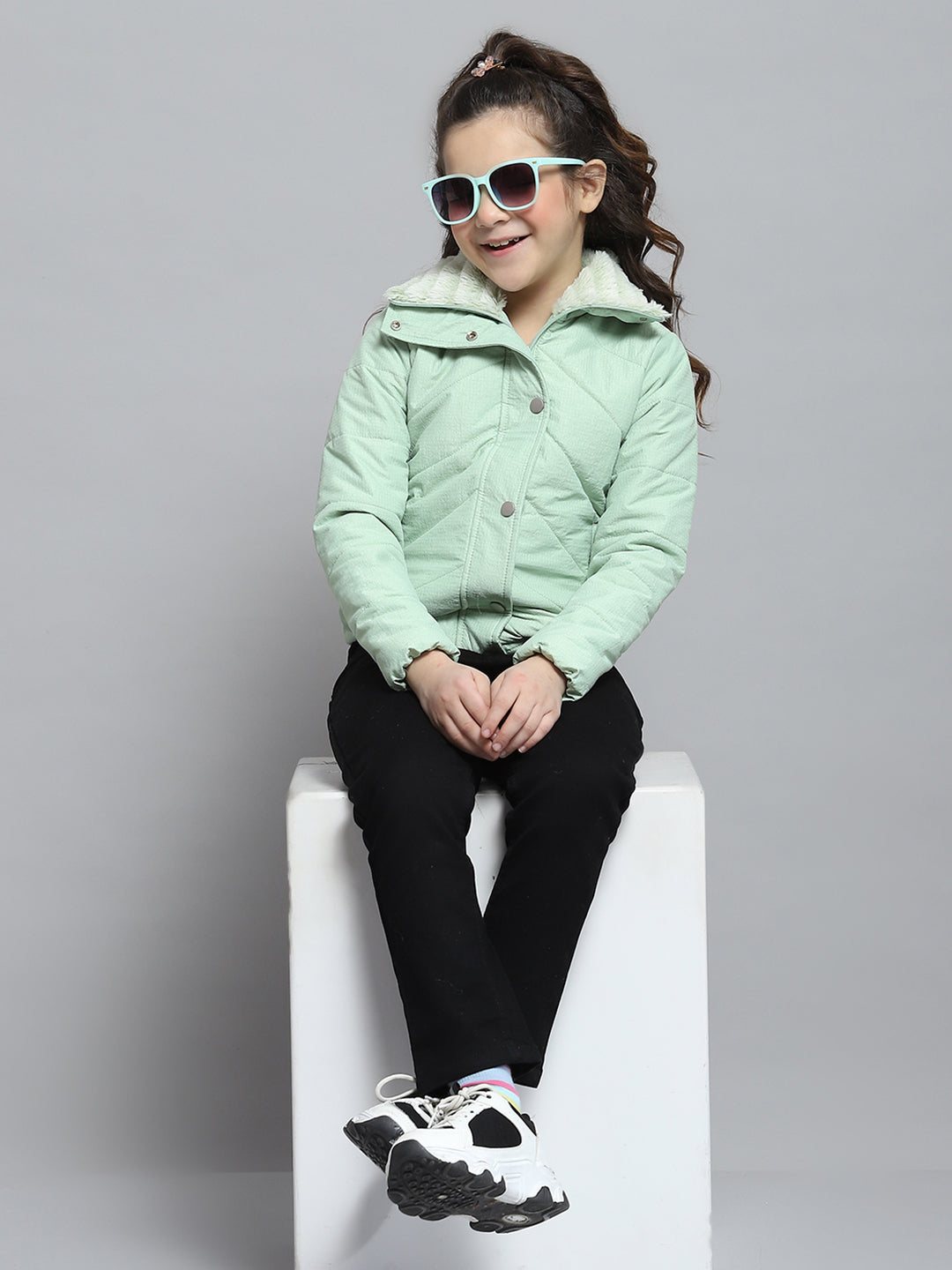 Girls Green Self Design Collar Full Sleeve Jacket