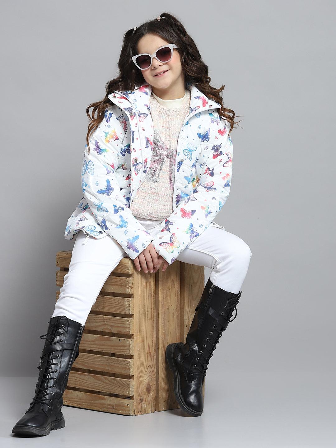 Girls White Printed Collar Full Sleeve Jacket
