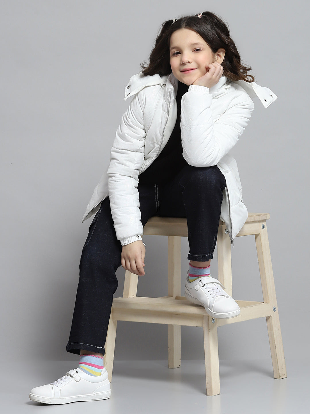 Girls White Solid Hooded Full Sleeve Jacket