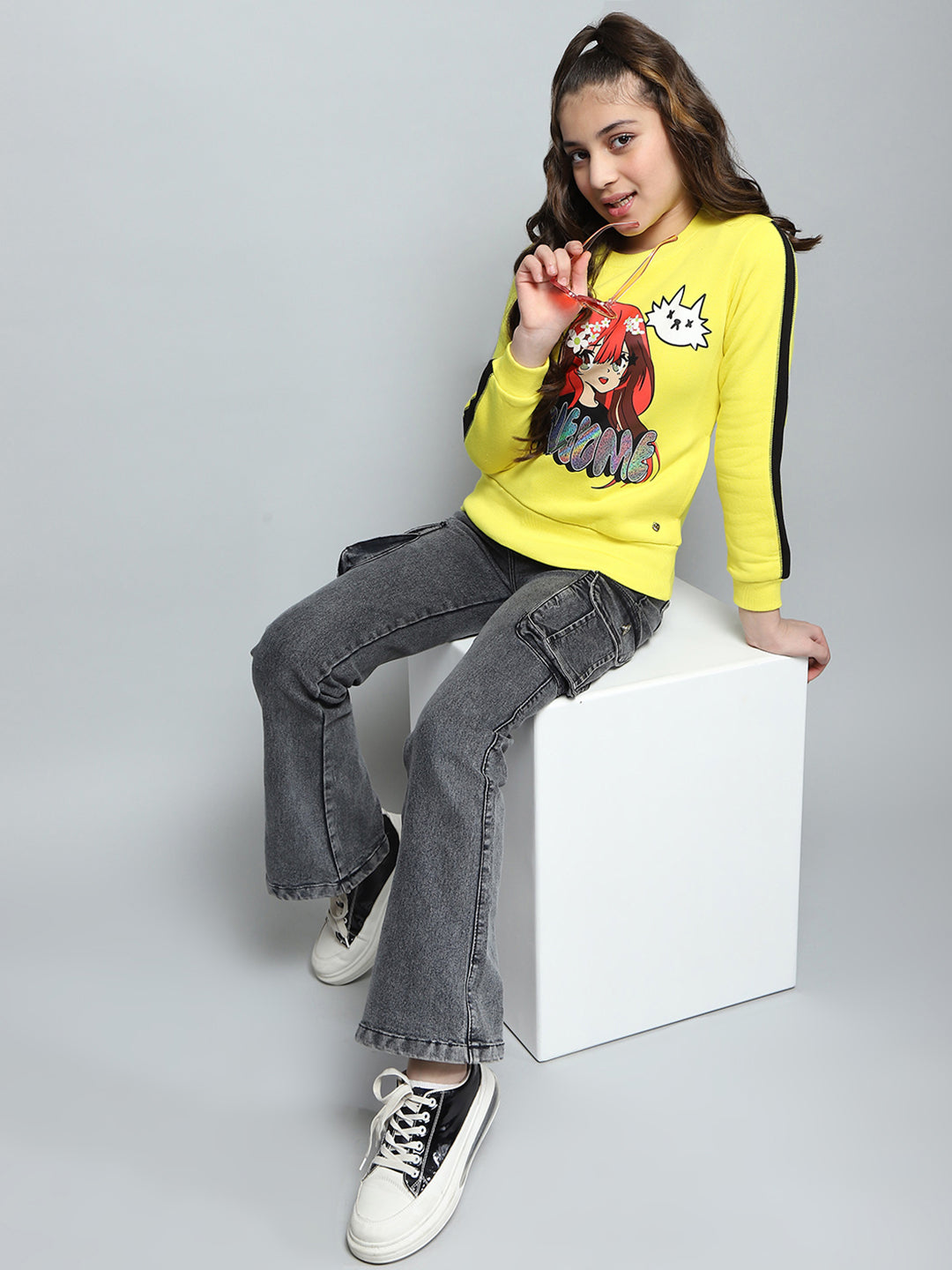 Girls Yellow Printed Round Neck Full Sleeve Sweatshirt