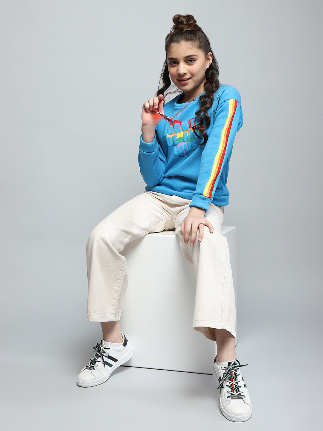 Girls Blue Printed Round Neck Full Sleeve Sweatshirt