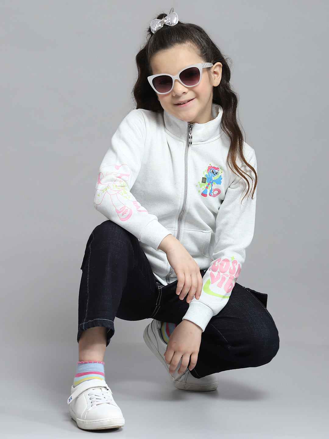 Girls Off White Printed Mock Neck Full Sleeve Sweatshirt