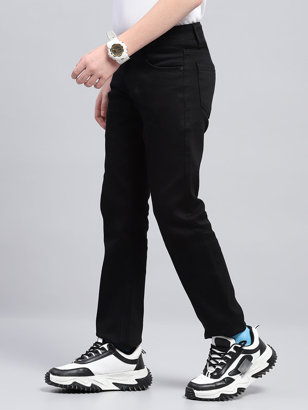 Boys Black Solid Straight Fit Denim