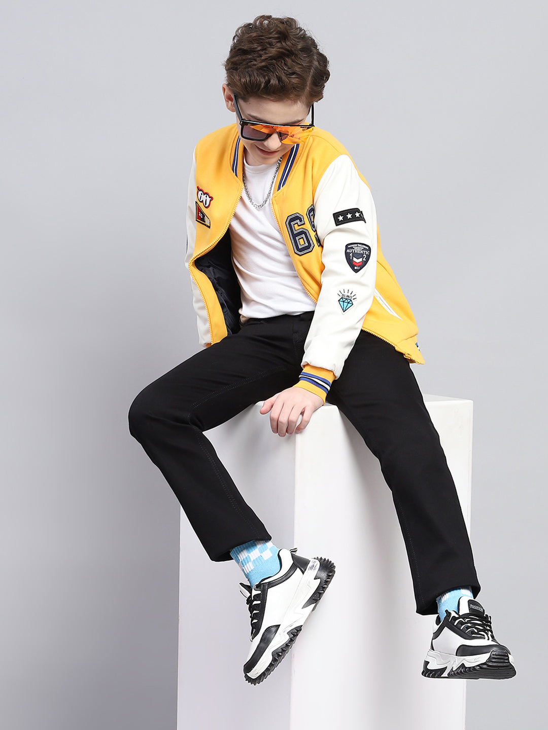 Boys Black Solid Straight Fit Denim