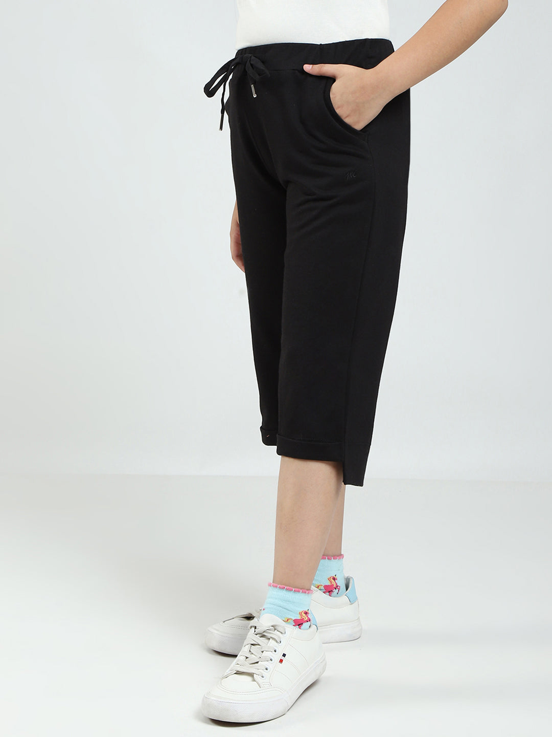 Girls Black Solid Regular Fit Capri