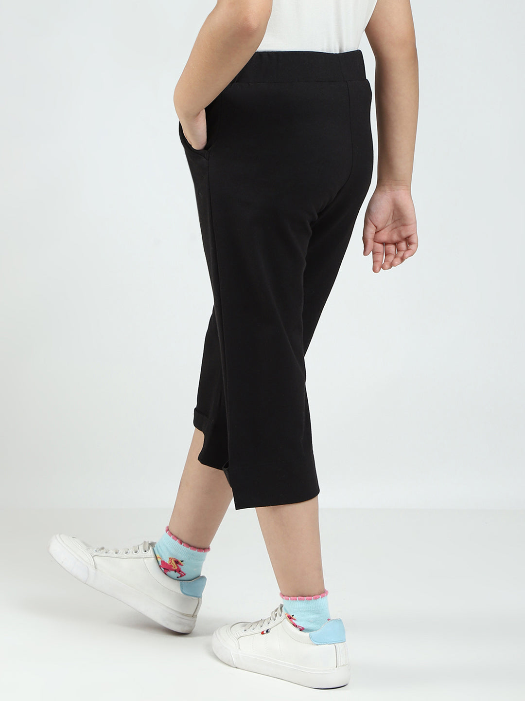 Girls Black Solid Regular Fit Capri
