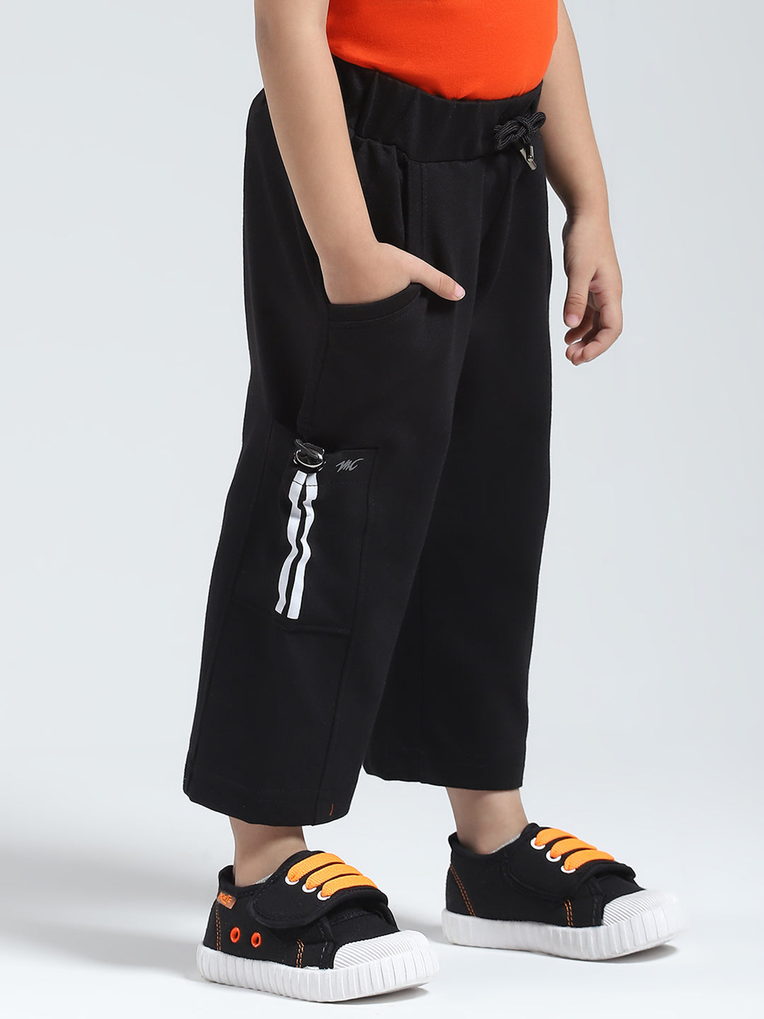 Girls Black Solid Regular Fit Capri