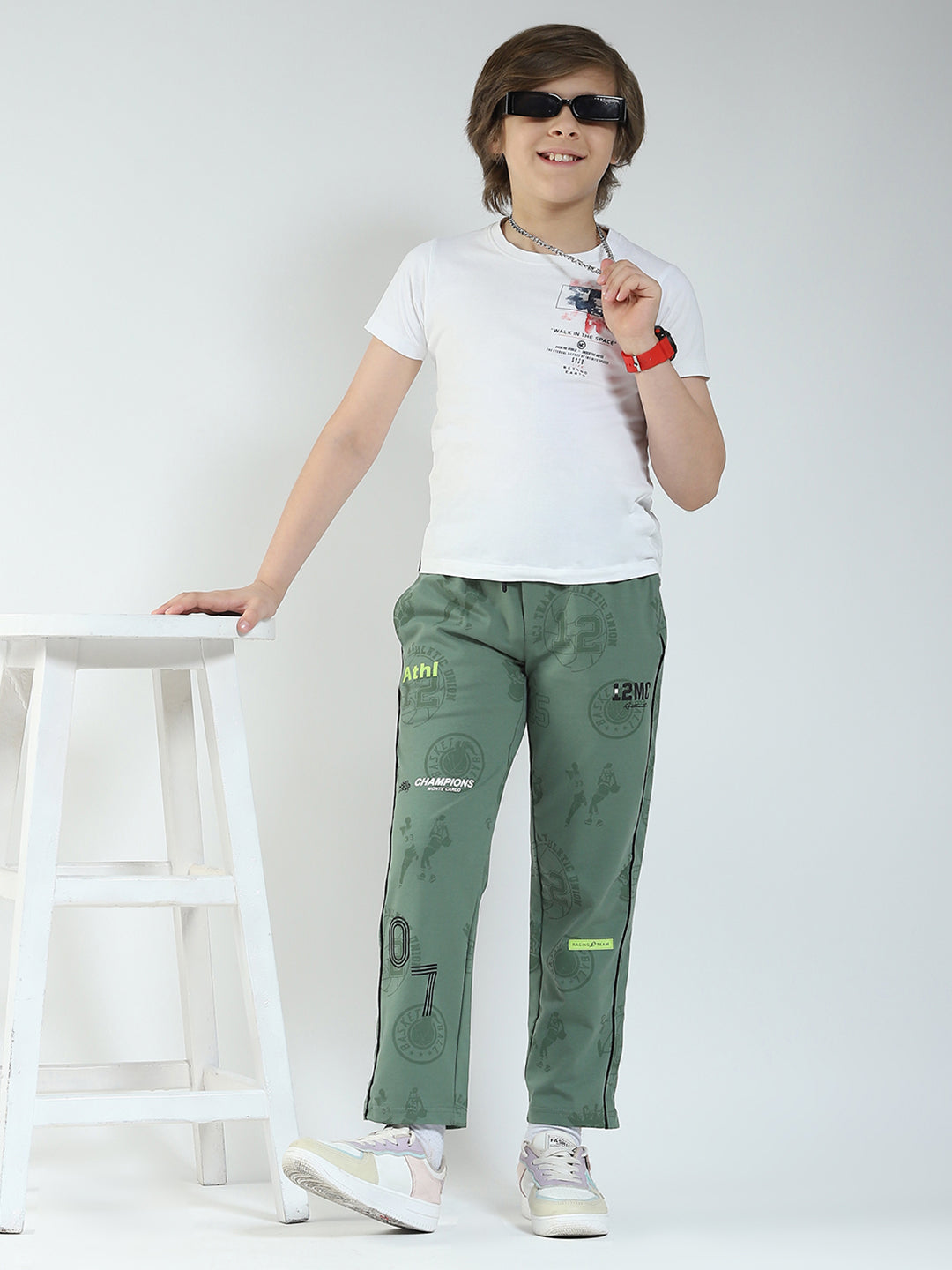 Boys Olive Printed Regular Fit Lower