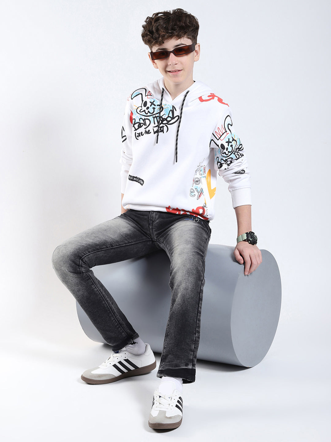 Boys Off White Printed Hooded Full Sleeve Sweatshirt