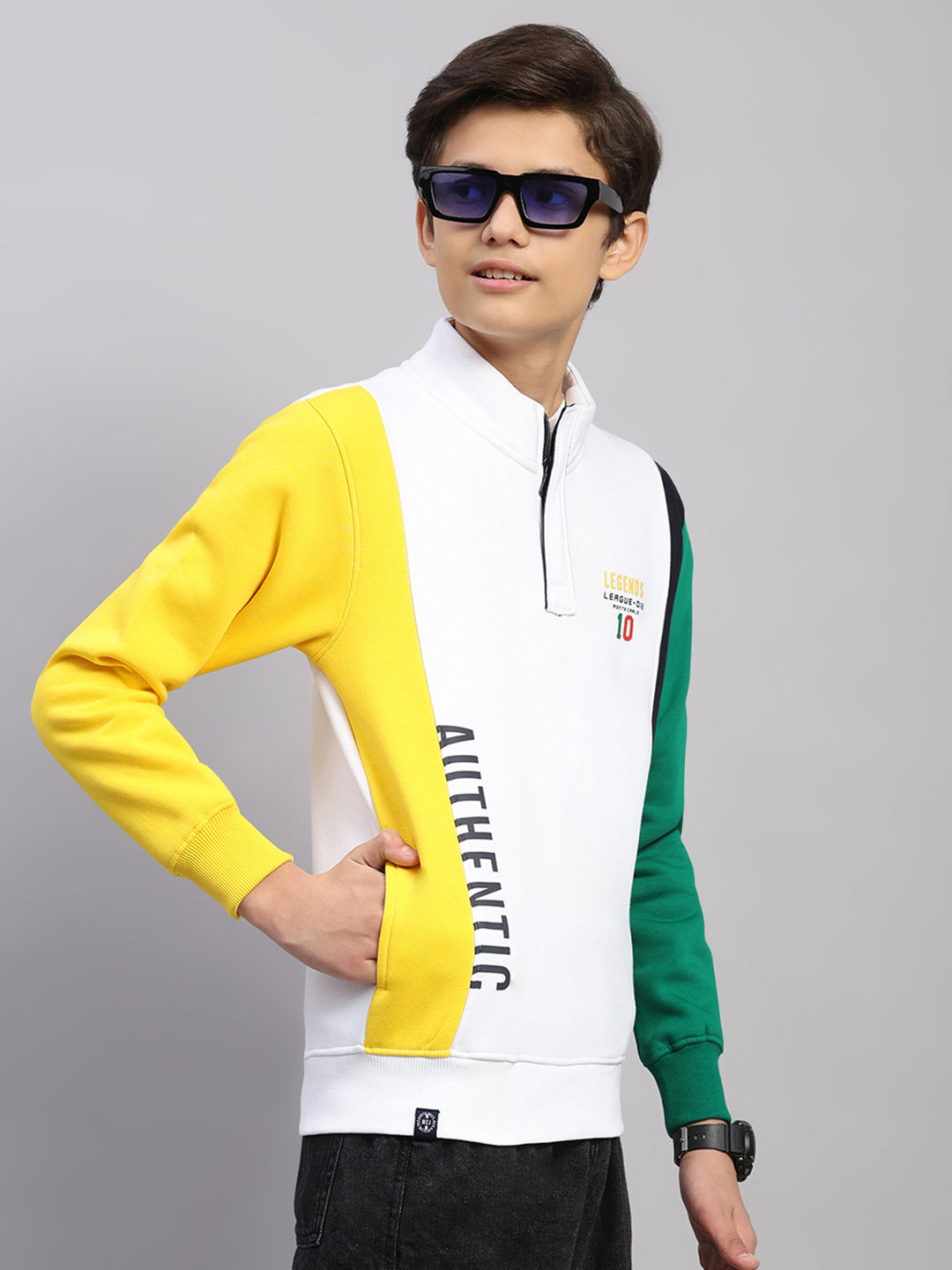 Boys White Printed Collar Full Sleeve Sweatshirt