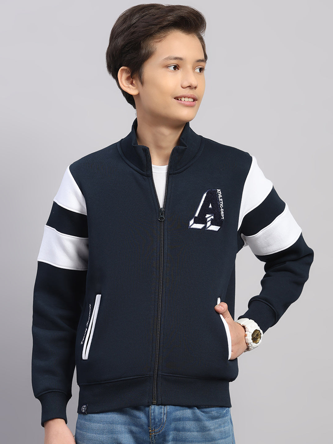 Boys Navy Blue Embroidered Round Neck Full Sleeve Sweatshirt