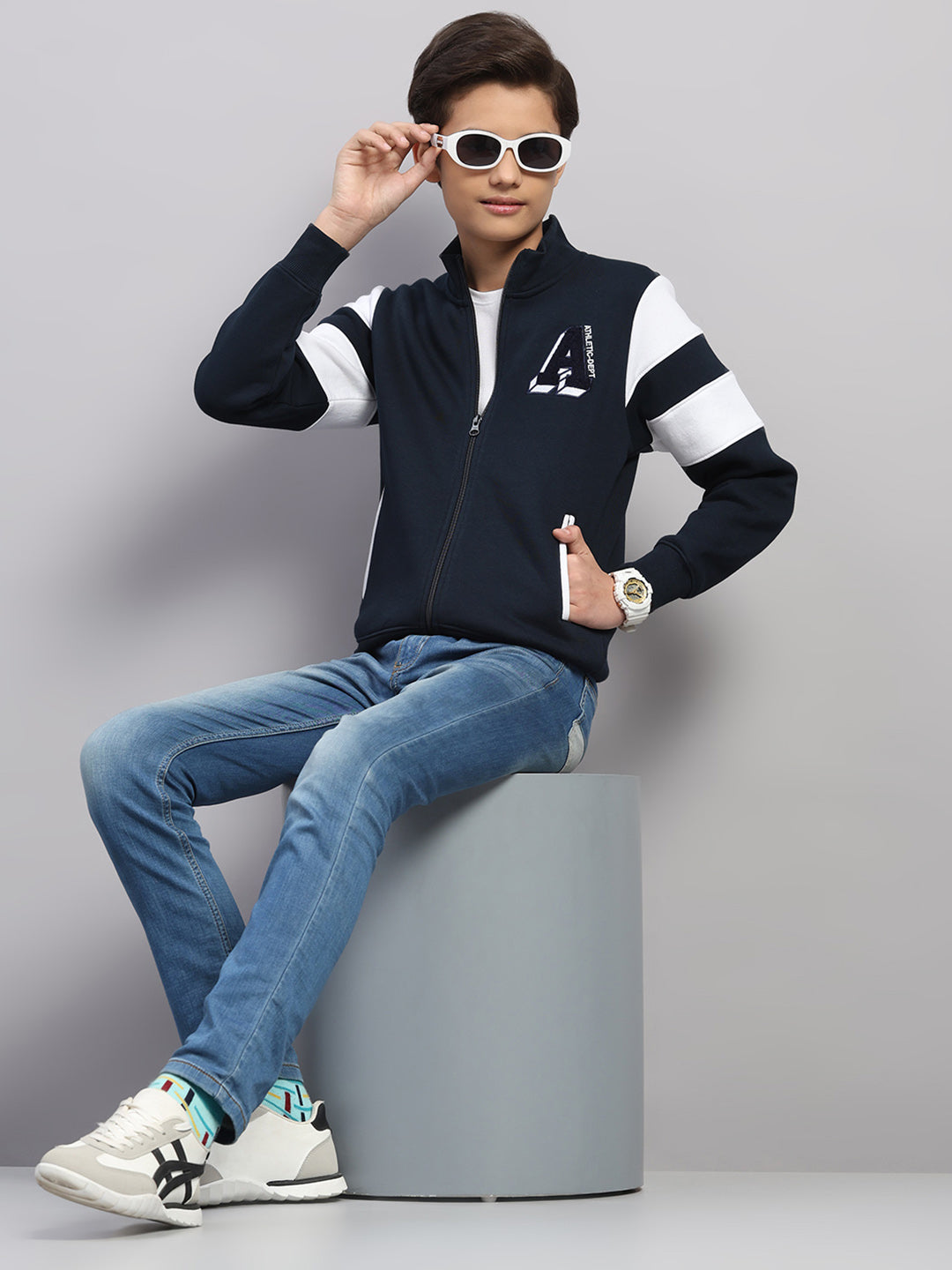 Boys Navy Blue Embroidered Round Neck Full Sleeve Sweatshirt