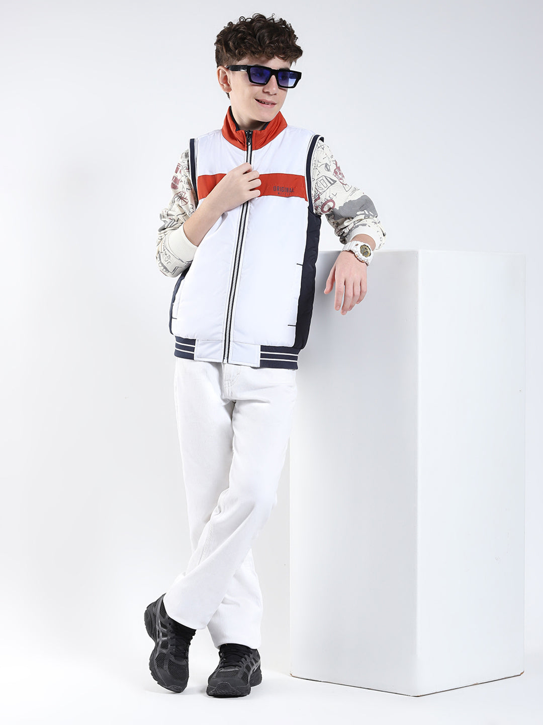 Boys White Printed Mock Neck Sleeveless Reversible Jacket