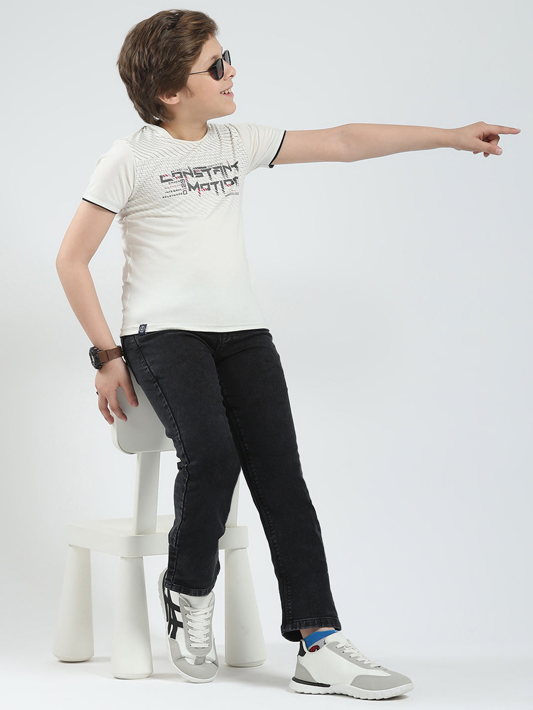 Boys Black Solid Straight Fit Denim