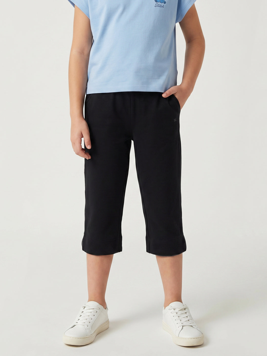 Girls Black Solid Regular Fit Capri
