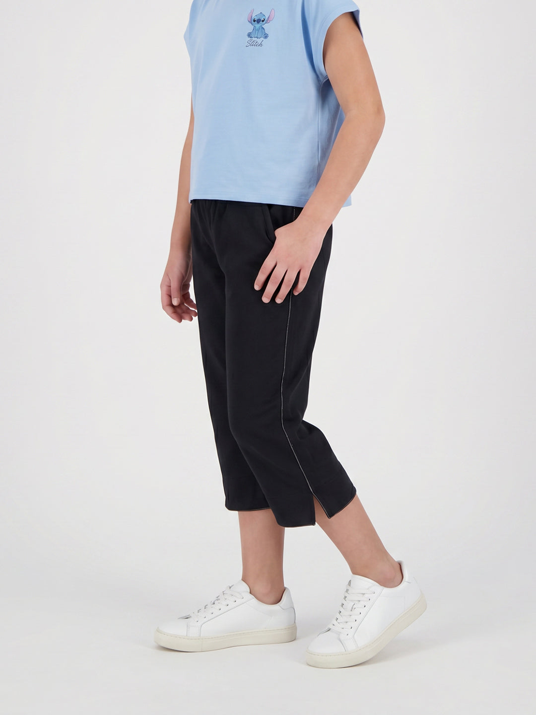 Girls Black Solid Regular Fit Capri