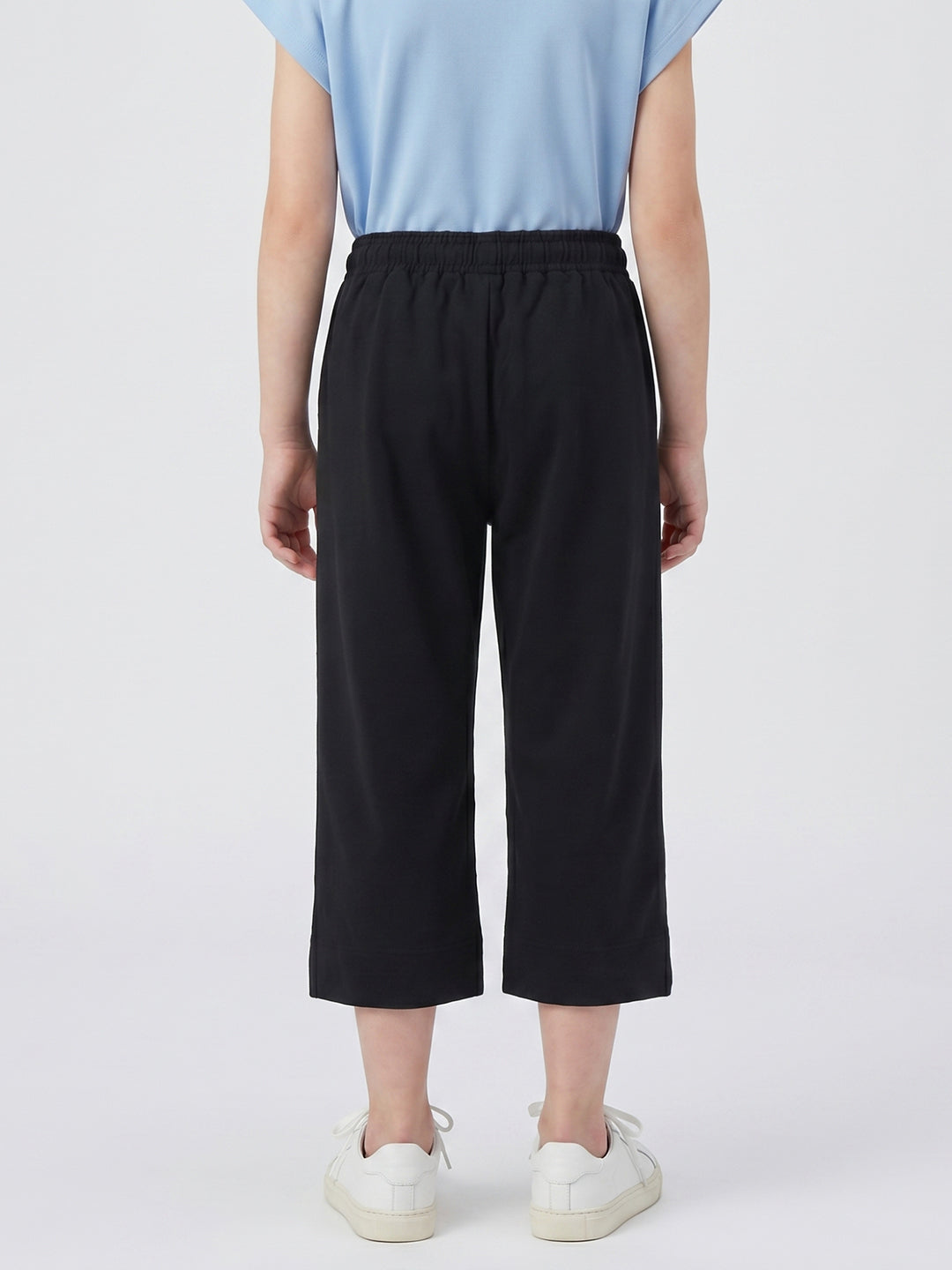 Girls Black Solid Regular Fit Capri