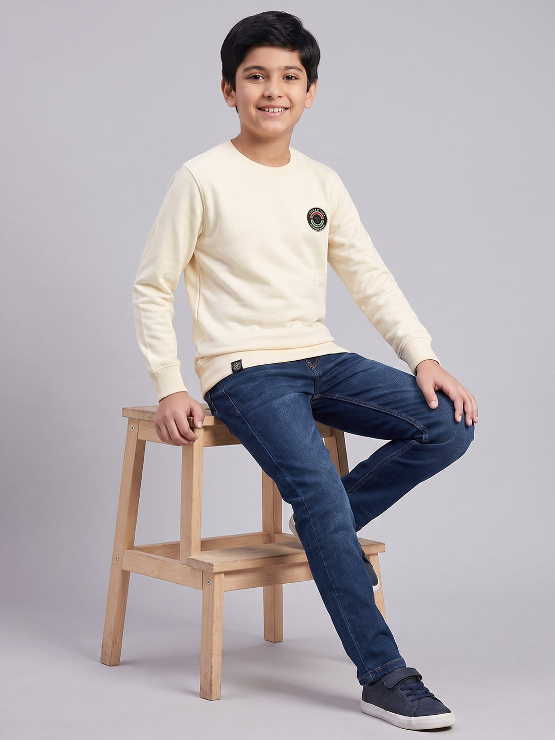 Boys Cream Solid Round Neck Full Sleeve Sweatshirt