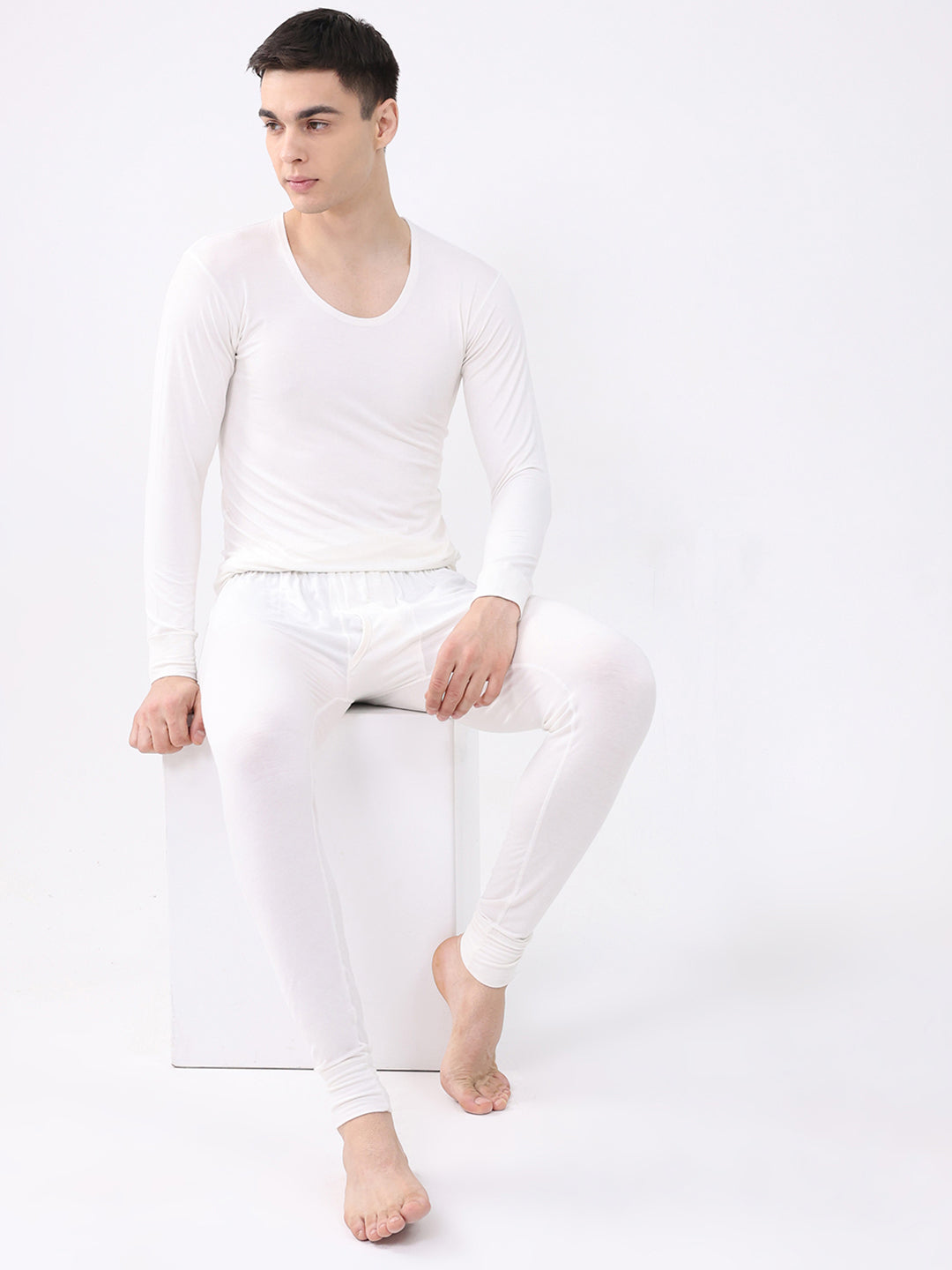 Men White Solid Round Neck Full Sleeve Thermal Vest