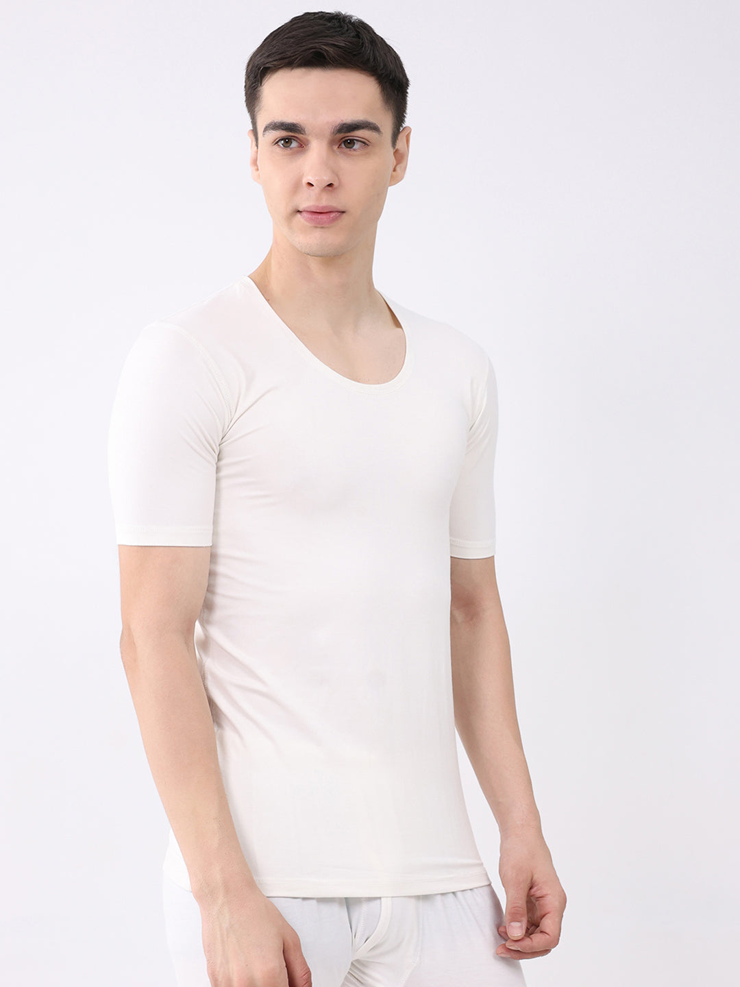 Men White Solid Round Neck Half Sleeve Thermal Vest
