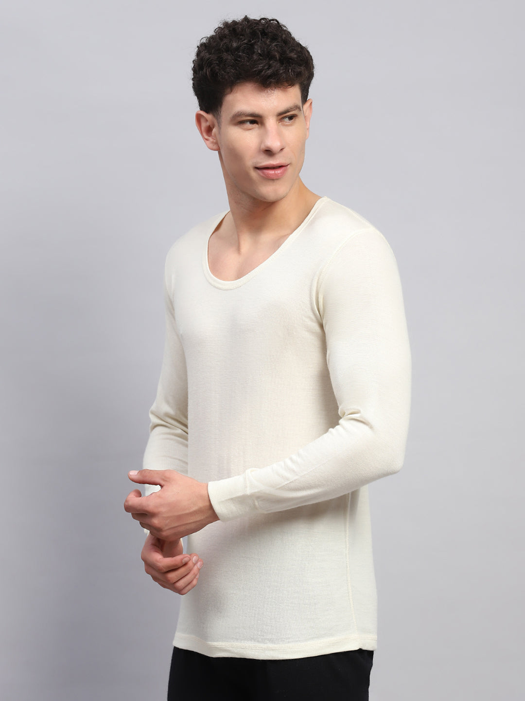 Men Cream Solid Round Neck Full Sleeve Thermal Vest