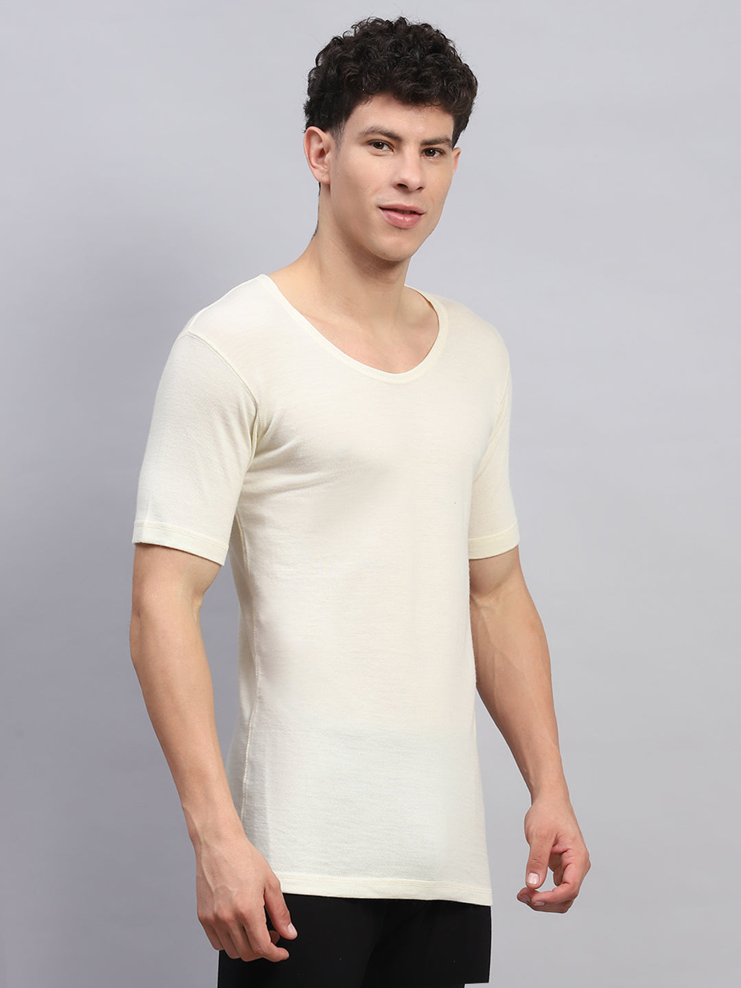 Men Cream Solid Round Neck Half Sleeve Thermal Vest