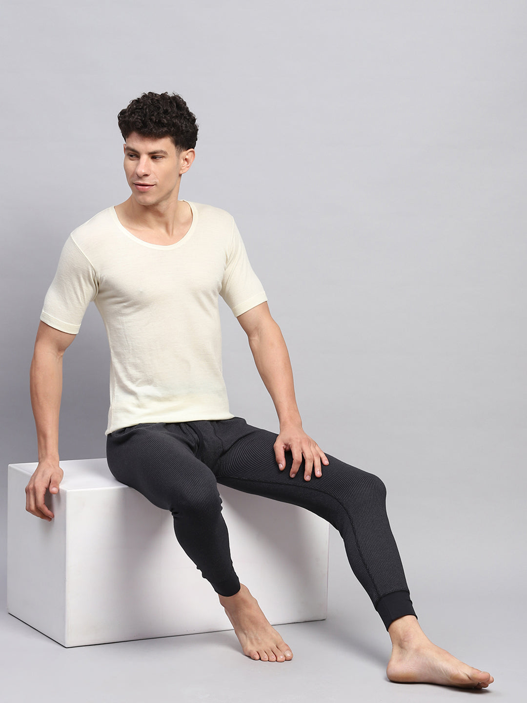 Men Cream Solid Round Neck Half Sleeve Thermal Vest