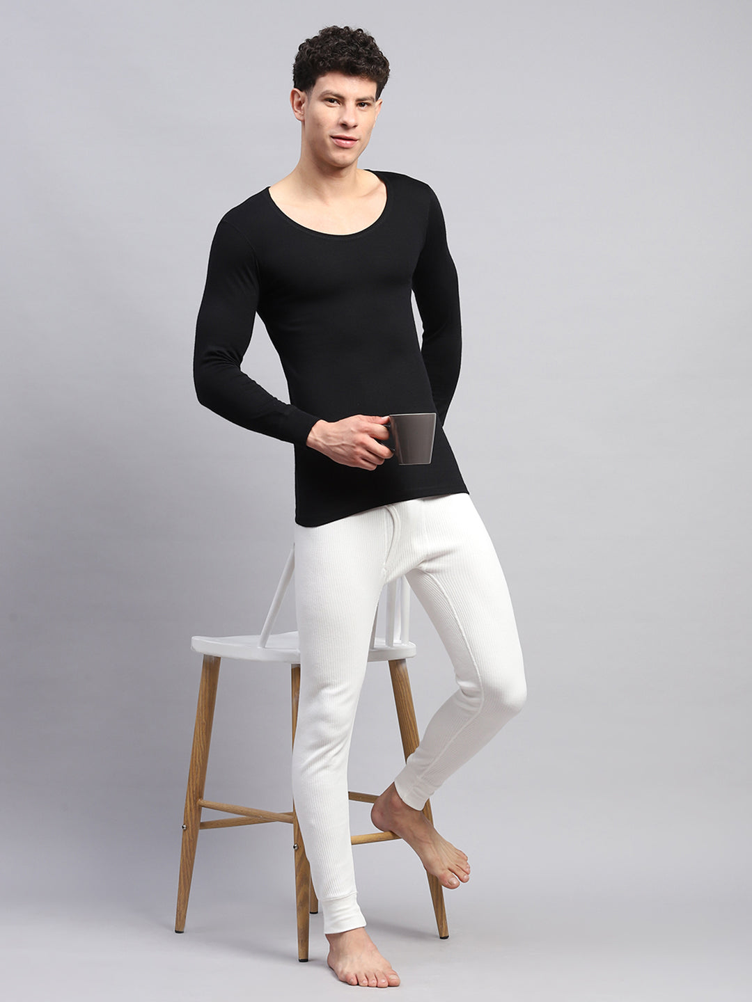 Men Black Solid Round Neck Full Sleeve Thermal Vest