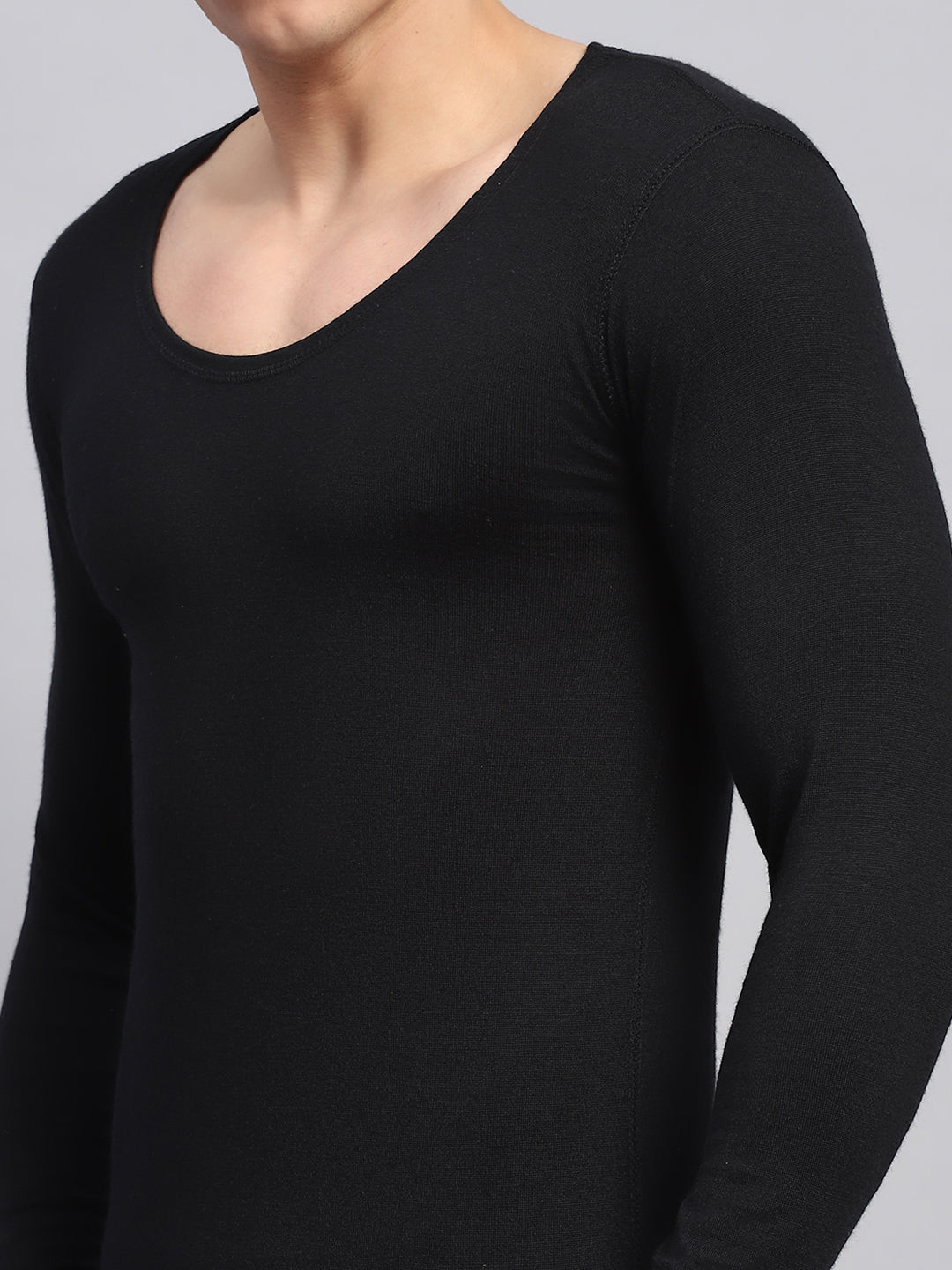 Men Black Solid Round Neck Full Sleeve Thermal Vest