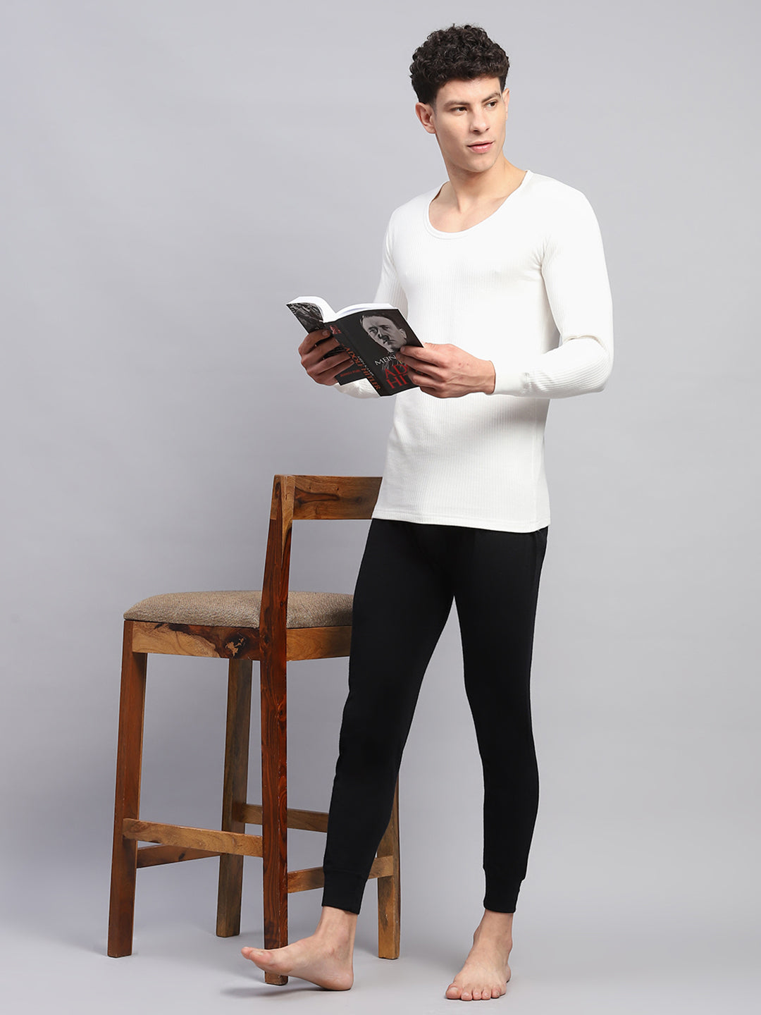 Men White Solid Round Neck Full Sleeve Thermal Vest