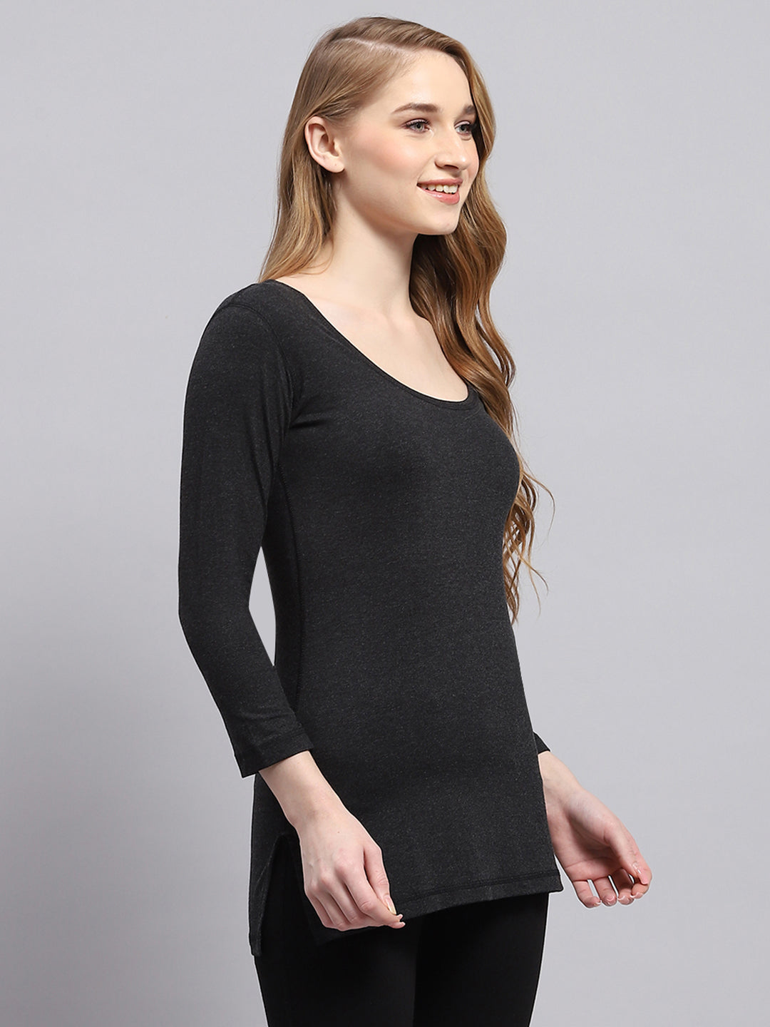 Women Black Solid Round Neck 3/4th Sleeve Thermal Vest