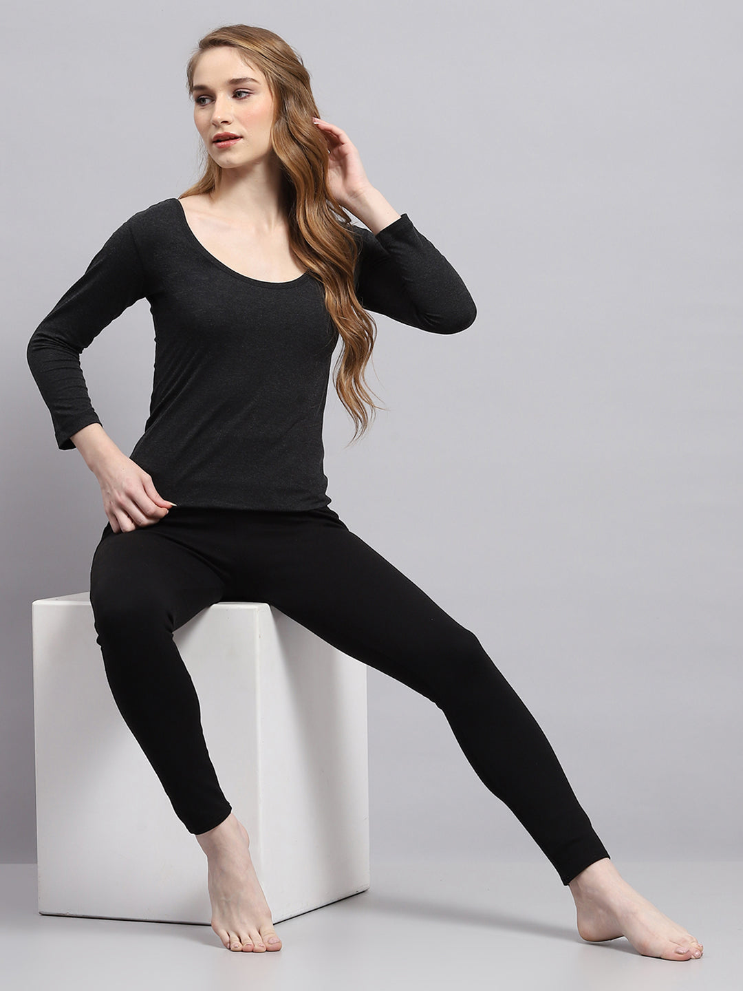 Women Black Solid Round Neck 3/4th Sleeve Thermal Vest