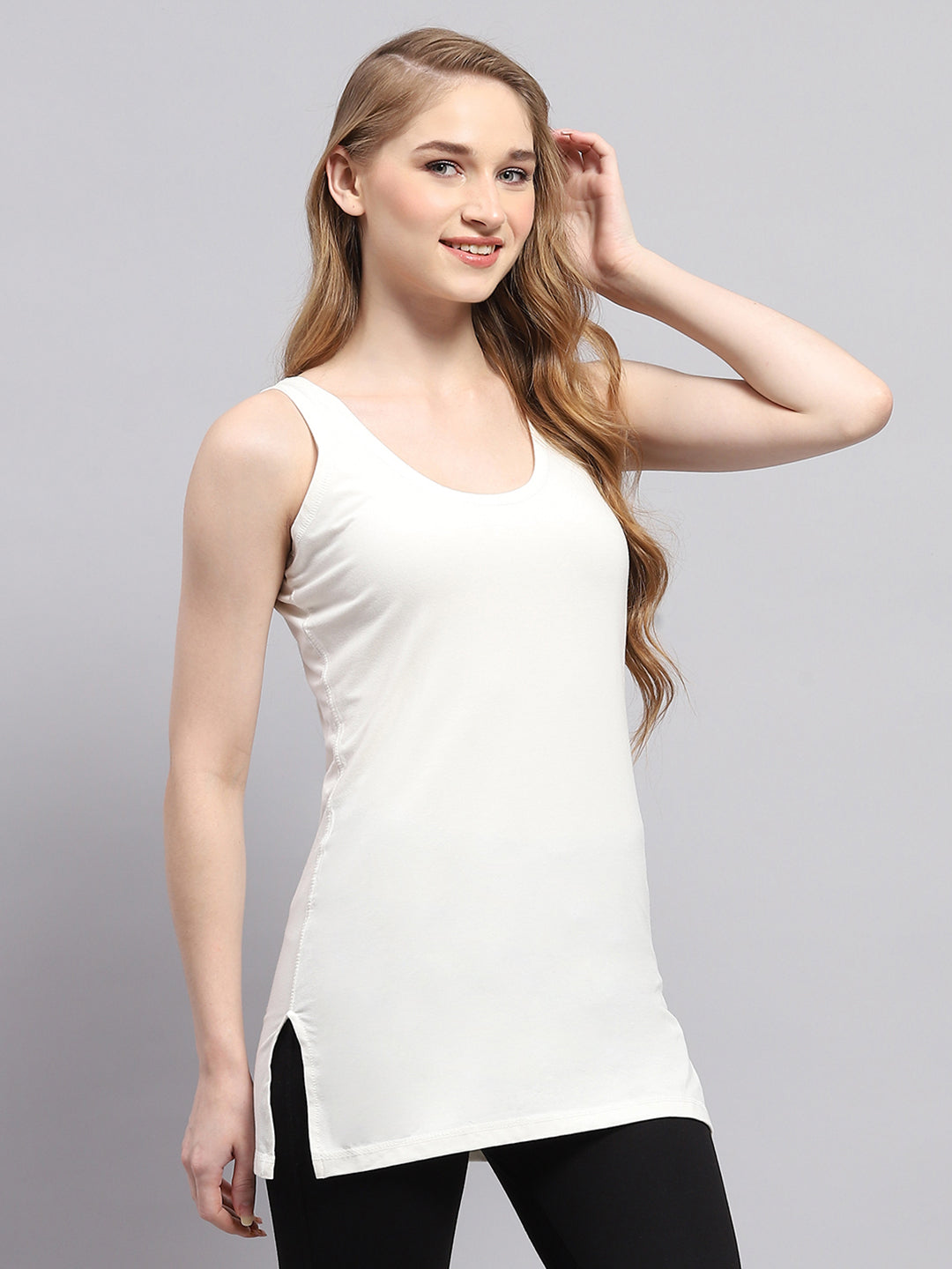 Women White Solid Round Neck Sleeveless Thermal Vest