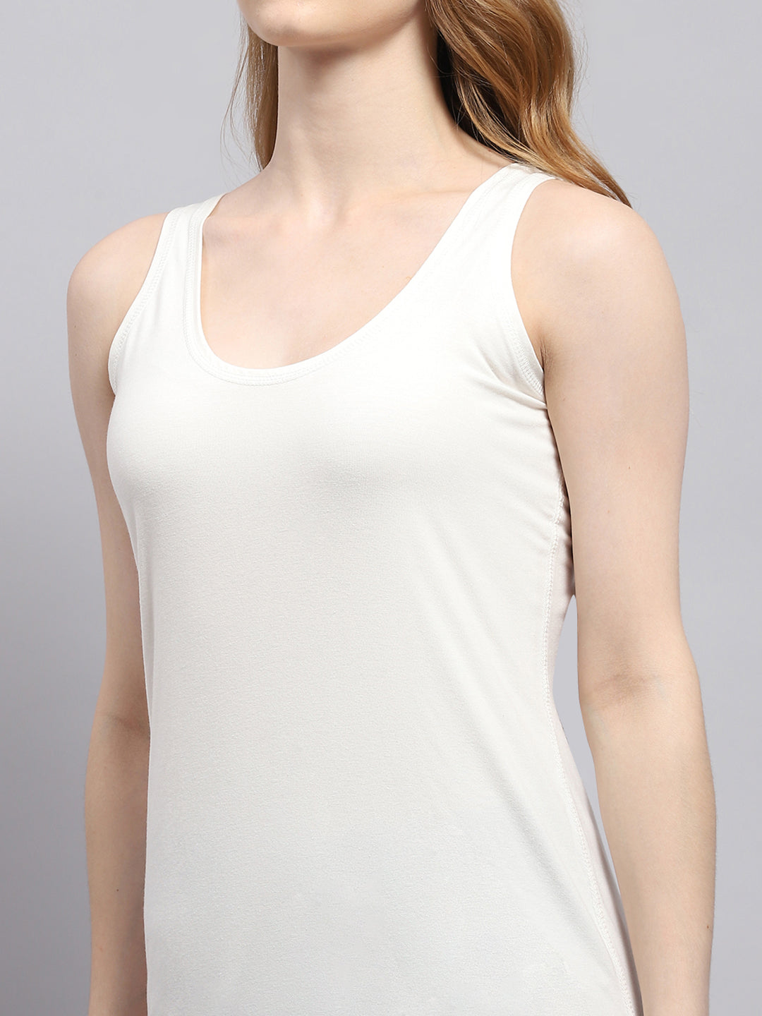 Women White Solid Round Neck Sleeveless Thermal Vest
