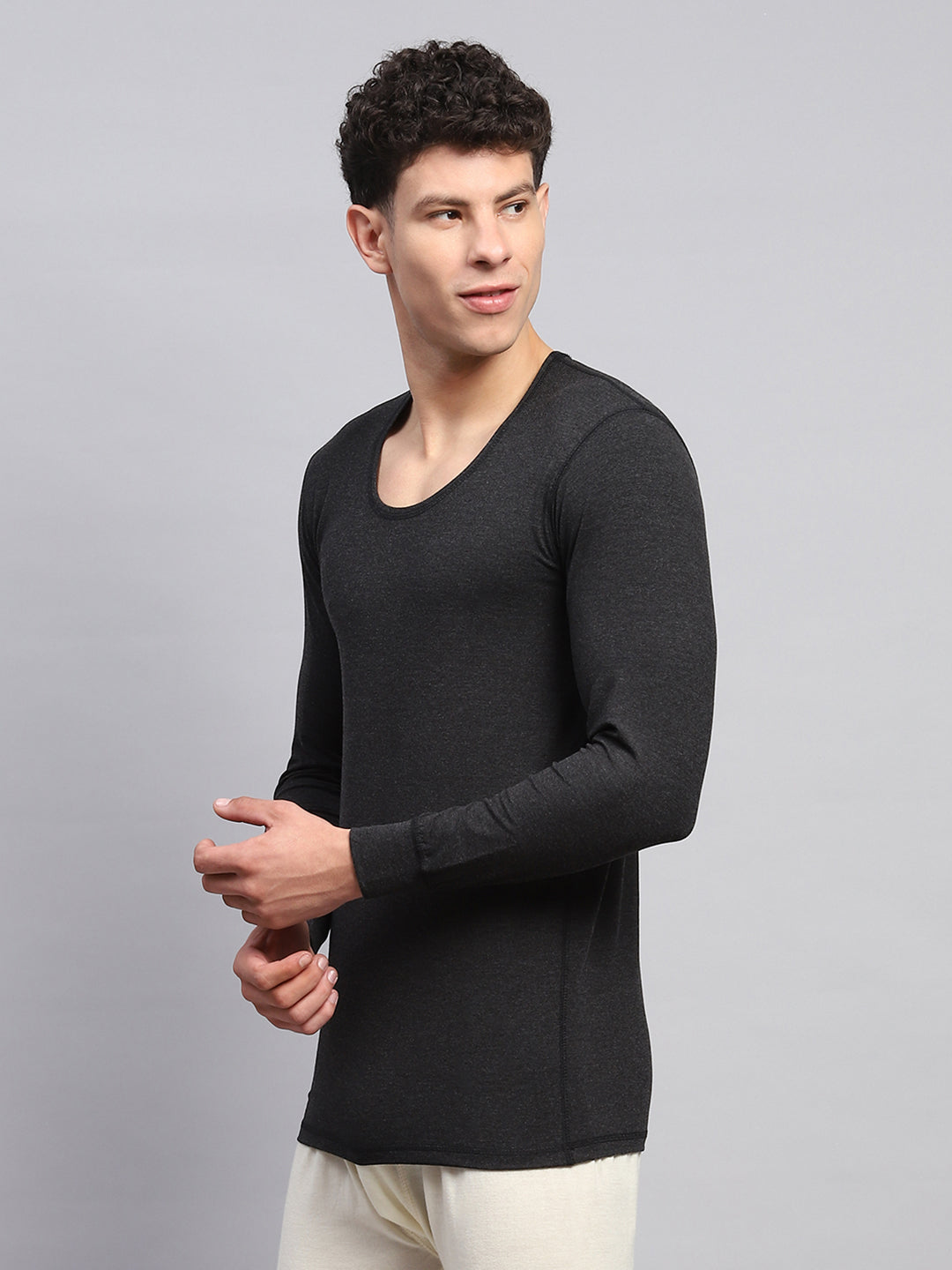 Men Black Solid Round Neck Full Sleeve Thermal Vest