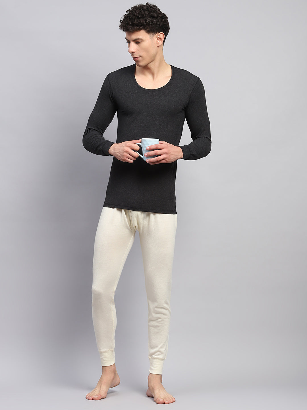 Men Black Solid Round Neck Full Sleeve Thermal Vest