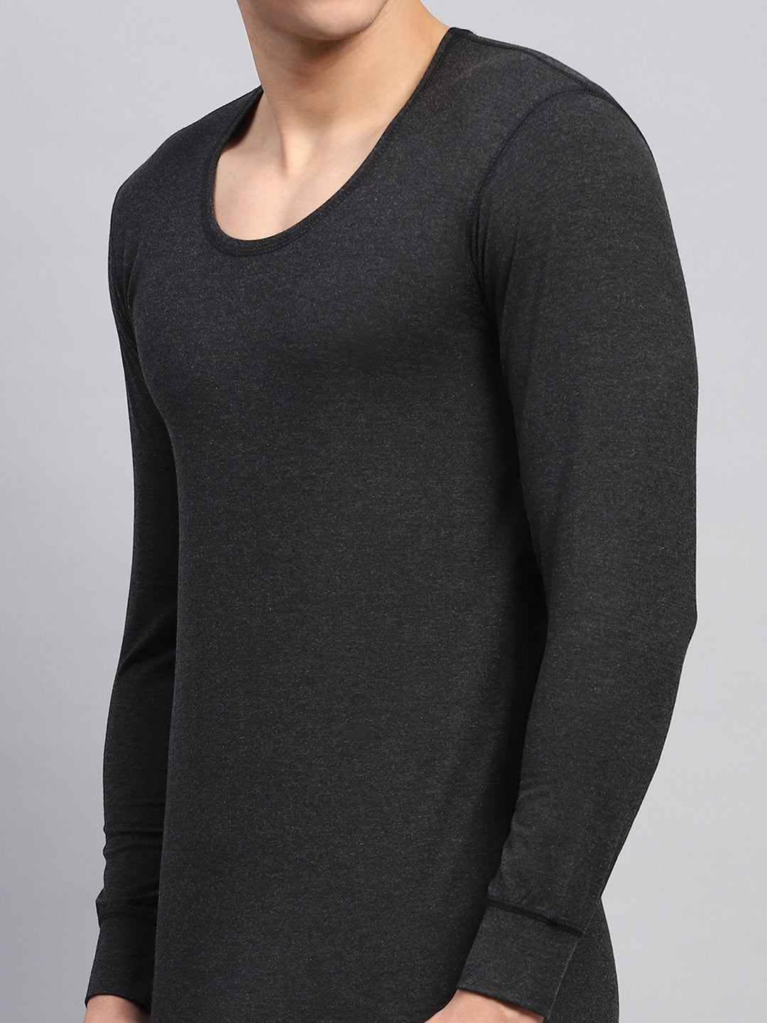 Men Black Solid Round Neck Full Sleeve Thermal Vest