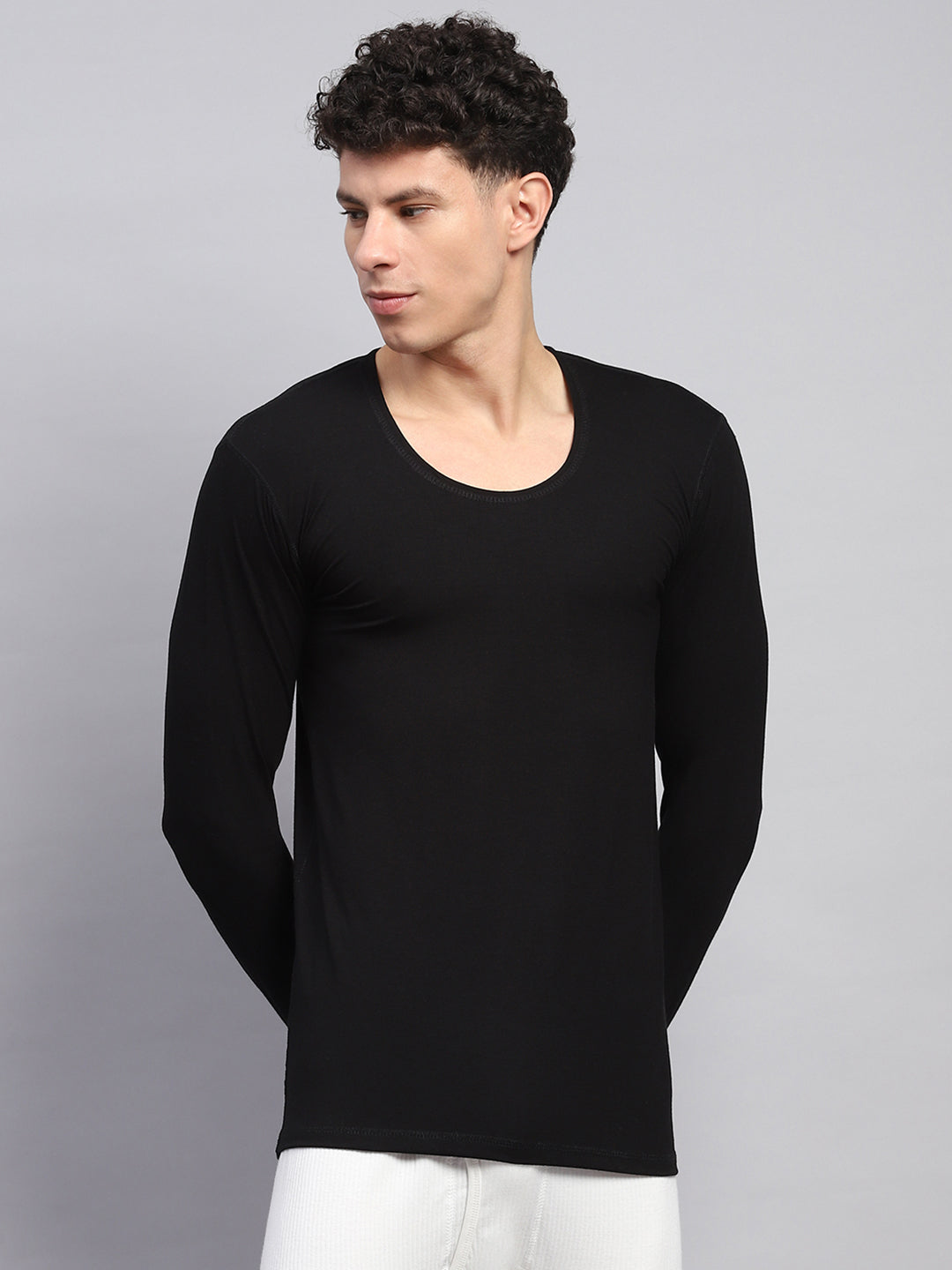 Men Black Solid Round Neck Full Sleeve Thermal Vest