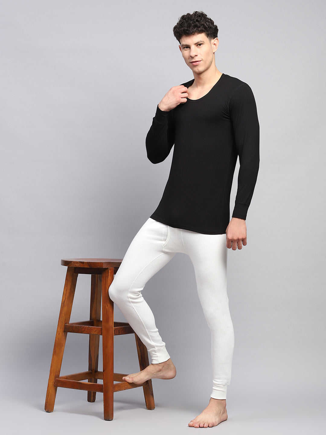 Men Black Solid Round Neck Full Sleeve Thermal Vest