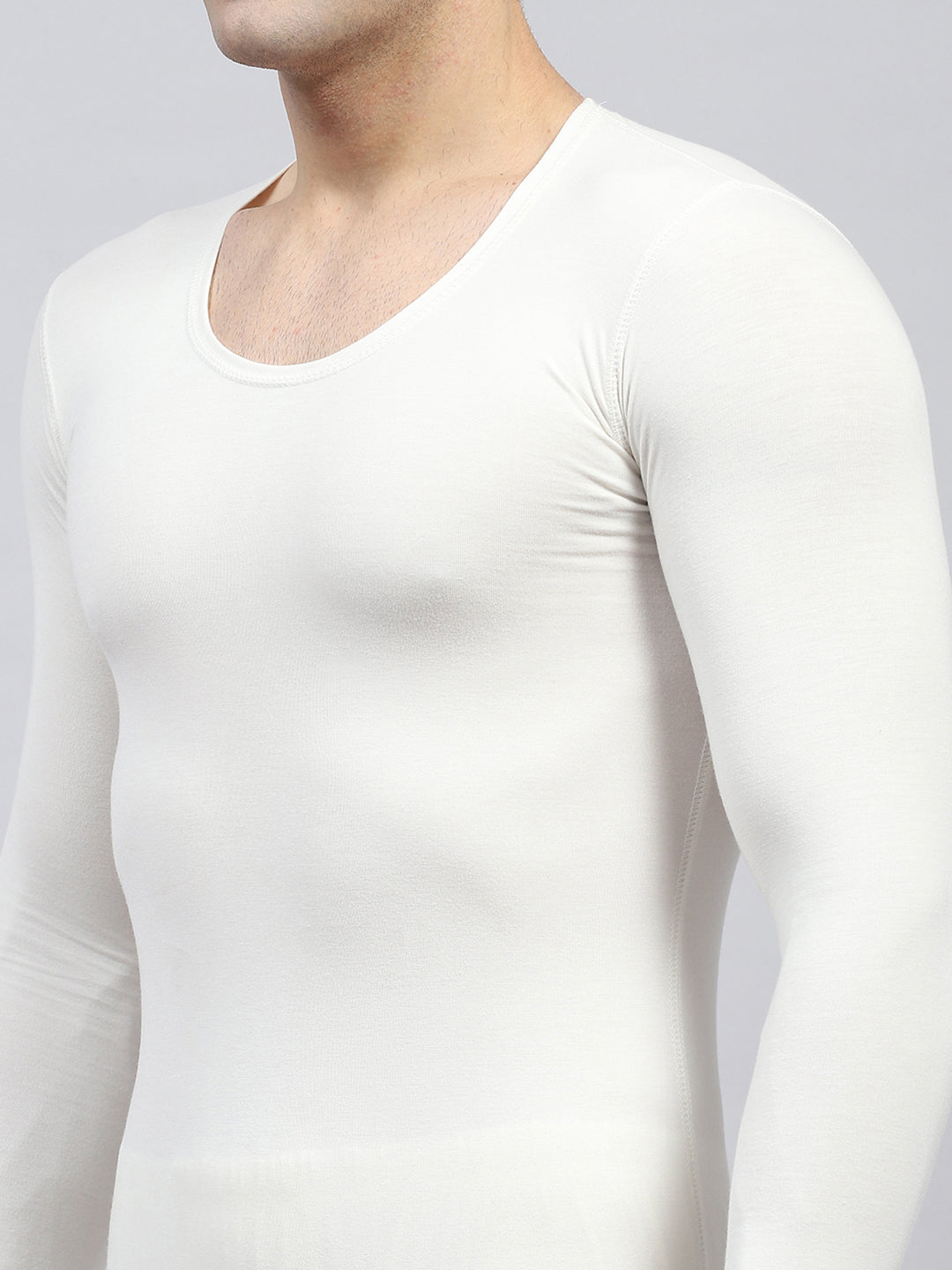 Men White Solid Round Neck Full Sleeve Thermal Vest